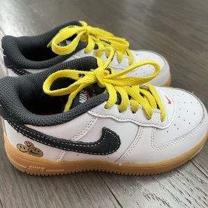 Toddler boy Nike Air Force 1 LV8 (smiley face)